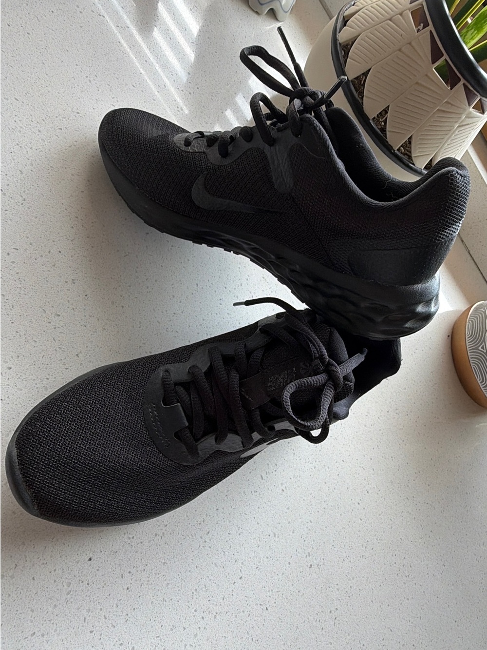 Nike Men's Black Low-Profile Running Sneakers